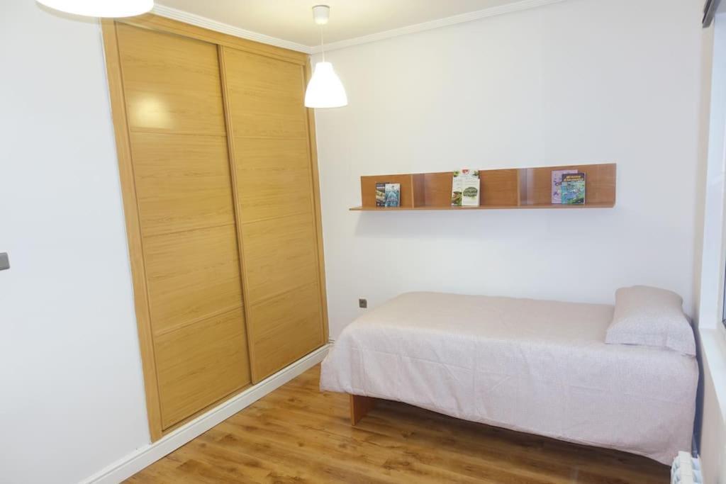 פונפרדה Antolin Yellow Door מראה חיצוני תמונה