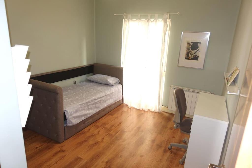 פונפרדה Antolin Yellow Door מראה חיצוני תמונה