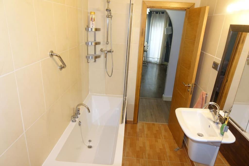 פונפרדה Antolin Yellow Door מראה חיצוני תמונה