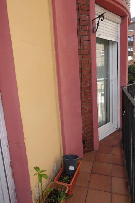 פונפרדה Antolin Yellow Door מראה חיצוני תמונה